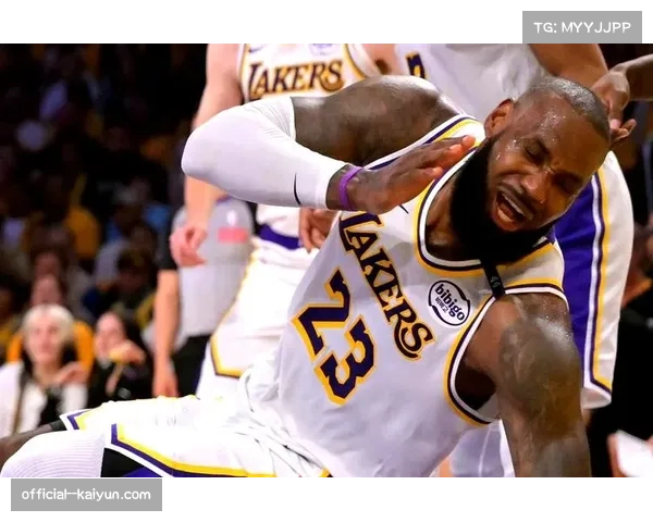 詹姆斯关键时刻造成三分犯规 助湖人险胜太阳提升排名